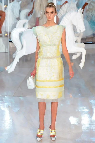 Look 14
